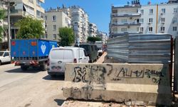 Antalya’da skandal güvenlik önlemi: Kaldırımı beton bariyer ile kapattılar!