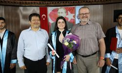 Akdeniz Üniversitesi'nde 59 erkek öğrenci arasında tek kadın mezun!