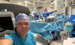 Prof. Dr. Oktar Asoğlu, dünya cerrahları önünde ameliyat yapacak