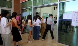 Antalya'da AYT'de sınava yetişme heyecanı