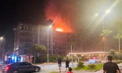 Alanya'da otel çatısında yangın! Turistler tahliye edildi