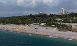 44 dereceden 29’a düştü! Antalya’da hafta sonu sahillere akın