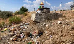 Antalya'da tarihi miras çöpler arasında yok oluyor