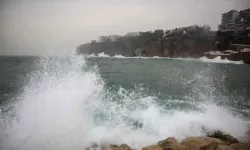 Antalya'ya fırtına uyarısı! Rüzgar saatte 80 kilometreye ulaşacak
