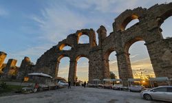 Antalya'da 50 yıllık duvarlar yıkılıyor: 2 bin yıllık su kemerleri ayakta!