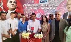 CHP Antalya'da Hasan Şahin, yönetimi MYK'ya sundu
