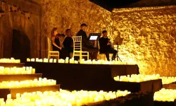 Kırkgöz Han'da masal gibi gece: Candles And Echoes Orkestrası büyüledi