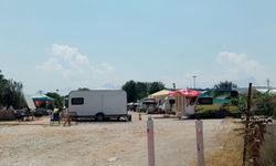 Konyaaltı Sahili'nde ruhsatsız karavan park iddiası!