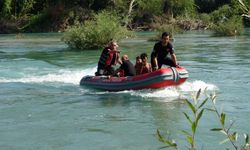 Manavgat Irmağı'nda sular yükseldi: Botla kurtarma operasyonu