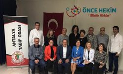 Antalya’da hekimler kota uygulamasına tepki gösterdi