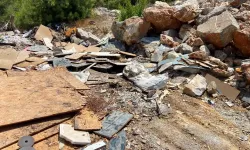 Alanya'da ormanlık alanı çöplüğe çevirdiler!