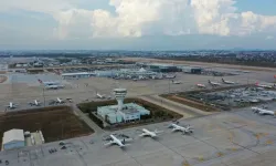 Antalya Havalimanı’nda korkutan anlar! Burun buruna geldiler