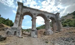Antalya’daki Ariassos Antik Kenti’nde Roma’nın görkemli kapısı: Alexander Severus