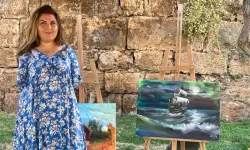 Kollarını kaybetti, ayaklarıyla sanata tutundu
