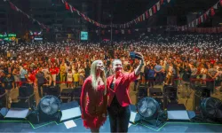 Binlerce Antalyalı, 30 Ağustos’u Derya Uluğ konseriyle kutladı