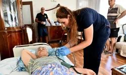 Muratpaşa’da sağlık hizmeti kapıya geliyor: 72 bin işlem yapıldı
