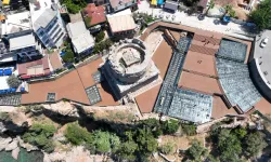 Antalya'da Hıdırlık Kulesi Seyir Terası'nı otlar kapladı!
