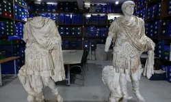 Kibyra’da 2 bin yıllık Hadrianus heykeli yeniden ayağa kaldırıldı