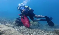 Denize atılan Hıdırellez dilekleri, deniz canlılarını tehdit ediyor