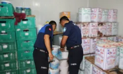 Aksu’da zabıta denetiminde 15 ton uygunsuz süte el konuldu