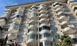 Alanya’da korkutan anlar! 8 katlı binada daireden dumanlar yükseldi
