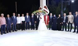 Antalya’da siyaseti buluşturan düğün! Kocagöz nikâhı kıydı, Çetin şahit oldu