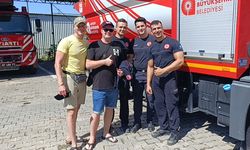 Alman itfaiyeci Manavgat’a tatile geldi, soluğu meslektaşlarının yanında aldı