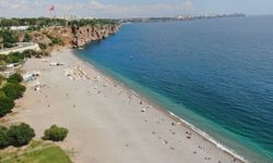 Antalya’da eylül sıcağı! Sahiller yazı aratmıyor
