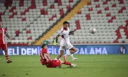 Antalyaspor-Sivasspor karşılaşmasında ilk 45 dakika 1-1