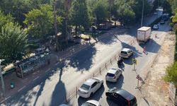 Güllük Caddesi’nde kaldırım çalışması trafiği kilitledi