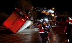 Manavgat’ta can pazarı! TIR'ın altında kalan 2 kişi öldü
