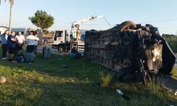 Manavgat’ta zincirleme kaza: Tur midibüsü devrildi, çok sayıda yaralı var