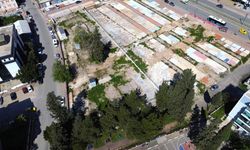 Antalya’da kentin kalbi molozlara teslim! Hemen yanında okul ve su kuyusu var