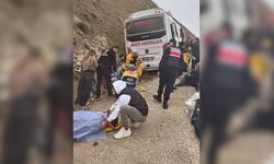Antalya’da yolcu midibüsü kayalıklara çarptı! 9 kişi yaralandı