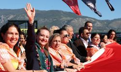 Büşra Özdemir ve kadın muhtarlar Kaş’ta er meydanında