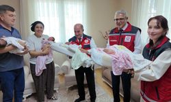 Antalya’da dördüz sevinci yaşayan aileye Bakan Göktaş’tan görüntülü tebrik