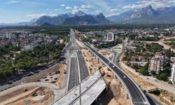 Antalya Duraliler Köprülü Kavşağı'nda araç geçişleri başladı