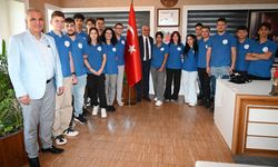 Romanyalı Erasmus öğrencilerinden Kemer Belediye Başkanı Necati Topaloğlu’na ziyaret