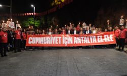 Antalya'da Cumhuriyet coşkusunu taçlandıran fener alayı başladı