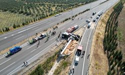 Manisa'daki feci kazada 11 kişi hayatını kaybetti, 27 kişi yaralandı