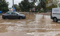 Mersin’i sağanak vurdu! Dereler taştı, seralar su altında kaldı