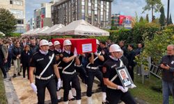Vali Şahin’in sözleri boğazında düğümlendi! İhsan Kara’ya gözyaşlarıyla veda