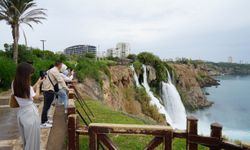 Yağmura rağmen şaşırtan manzara! Turistler akın etti
