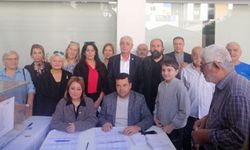 Yeni Parti Antalya’da sandık başında! Nail Kamacı oyunu kullandı