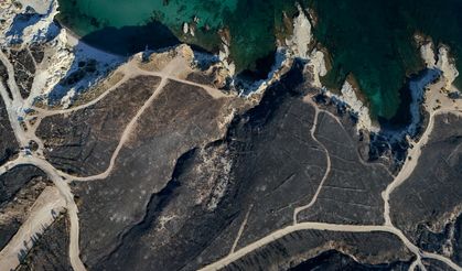 İzmir Çeşme’de çıkan orman yangını gökyüzünden böyle görüntülendi