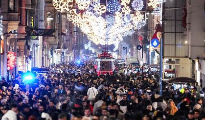 Yeni yıl heyecanı yaşanan Taksim ve İstiklal’de güvenlik önlemi
