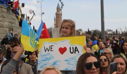 Antalya'da yaşayan Ukraynalılar, direniş ve dayanışma için buluşuyor