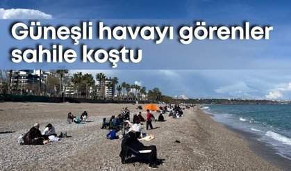 Antalya’da güneşli havayı görenler sahile koştu