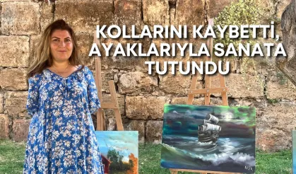 Kollarını kaybetti, ayaklarıyla sanata tutundu