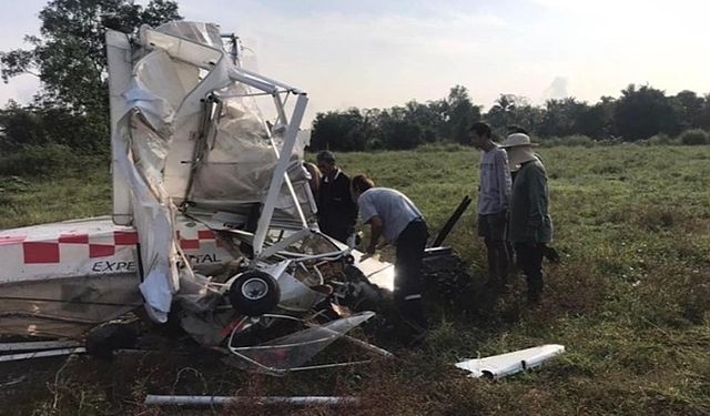 Hindistan'a ait yolcu uçağı düştü